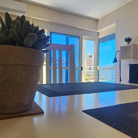 Pearl Sea View Apartment *